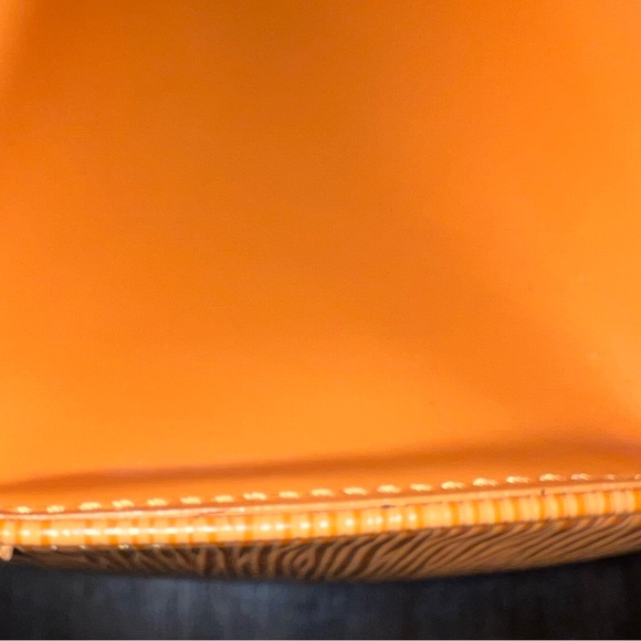 Pre-loved EUC LOUIS VUITTON Epi Croisette PM in Mandarin - Picture 14 of 16